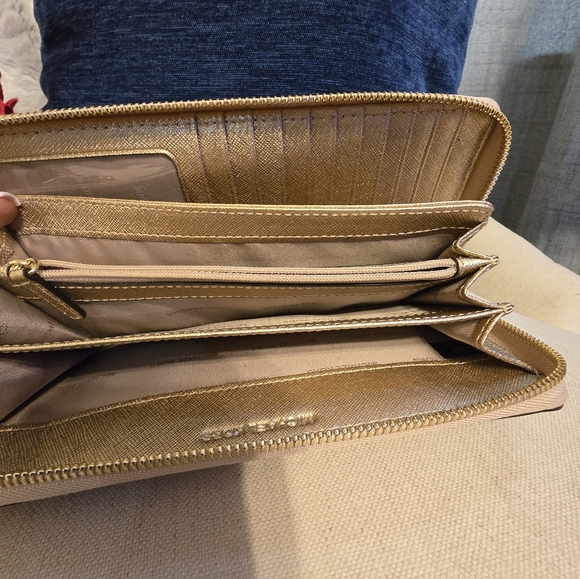Michael Kors Continental Wallet Metallic Gold EUC Pre-owned - Picture 3 of 3